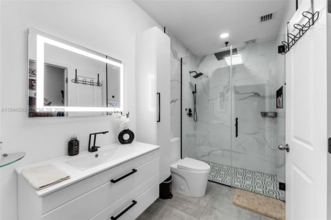 House in Miami, Florida 3 bedrooms, 138.61 sq.m. № 2058999 - photo 28