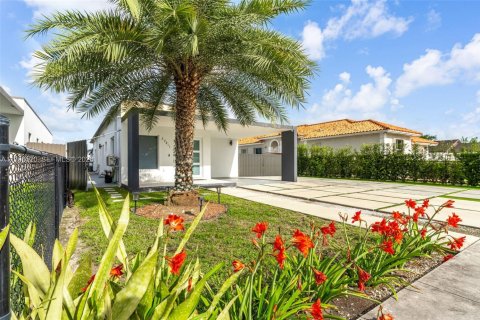 House in Miami, Florida 3 bedrooms, 138.61 sq.m. № 2058999 - photo 3