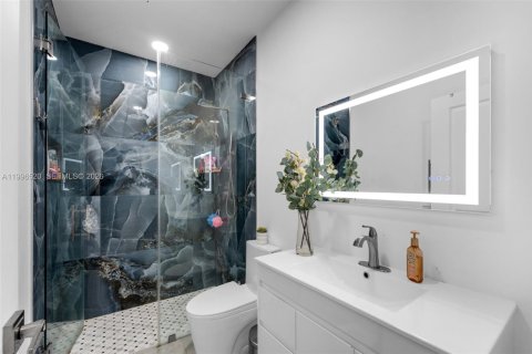 House in Miami, Florida 3 bedrooms, 138.61 sq.m. № 2058999 - photo 22