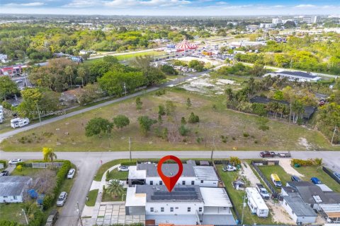 House in Miami, Florida 3 bedrooms, 138.61 sq.m. № 2058999 - photo 5