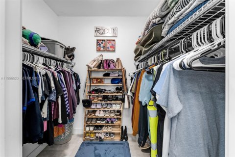 House in Miami, Florida 3 bedrooms, 138.61 sq.m. № 2058999 - photo 27