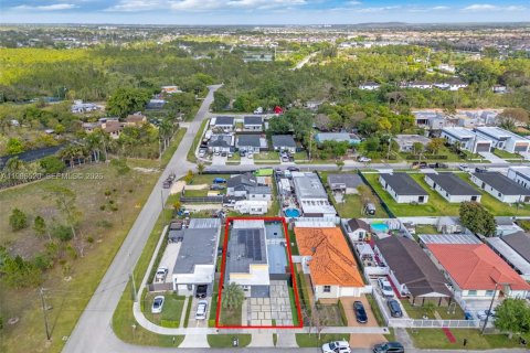 House in Miami, Florida 3 bedrooms, 138.61 sq.m. № 2058999 - photo 9