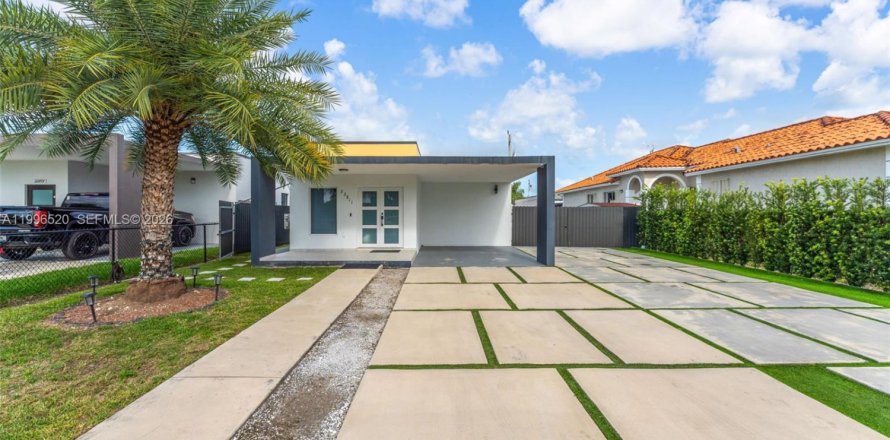 House in Miami, Florida 3 bedrooms, 138.61 sq.m. № 2058999