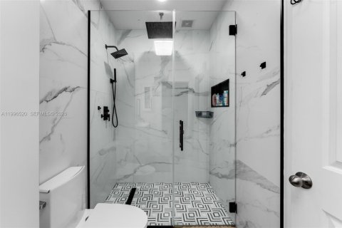 House in Miami, Florida 3 bedrooms, 138.61 sq.m. № 2058999 - photo 26