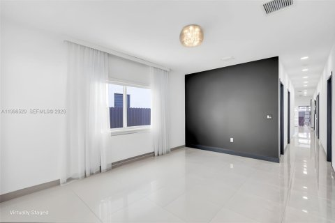 House in Miami, Florida 3 bedrooms, 138.61 sq.m. № 2058999 - photo 24