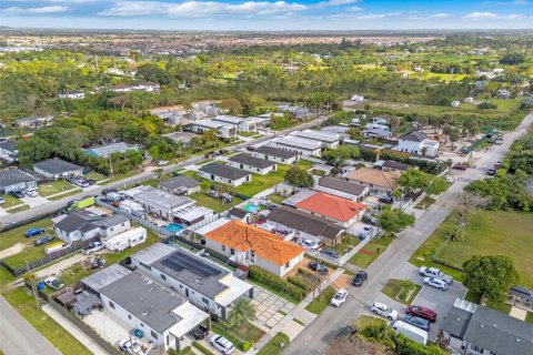 House in Miami, Florida 3 bedrooms, 138.61 sq.m. № 2058999 - photo 13