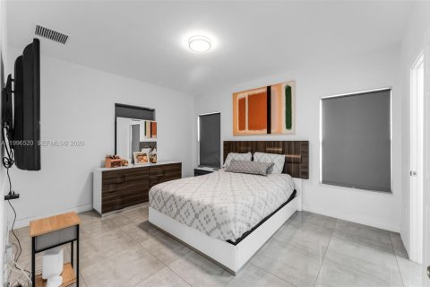House in Miami, Florida 3 bedrooms, 138.61 sq.m. № 2058999 - photo 30