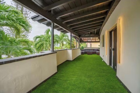 Commercial property in Miami, Florida 414.44 sq.m. № 1964790 - photo 9