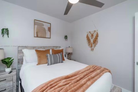 Commercial property in Miami, Florida 414.44 sq.m. № 1964790 - photo 2