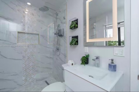 Commercial property in Miami, Florida 414.44 sq.m. № 1964790 - photo 6