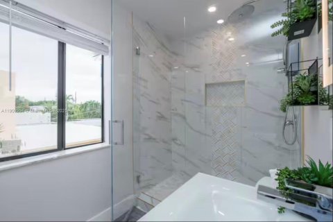 Commercial property in Miami, Florida 414.44 sq.m. № 1964790 - photo 7