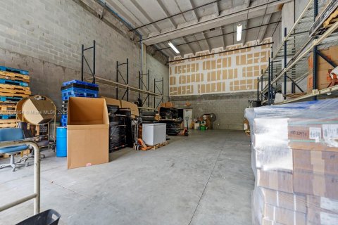 Commercial property in Sweetwater, Florida № 1822066 - photo 27