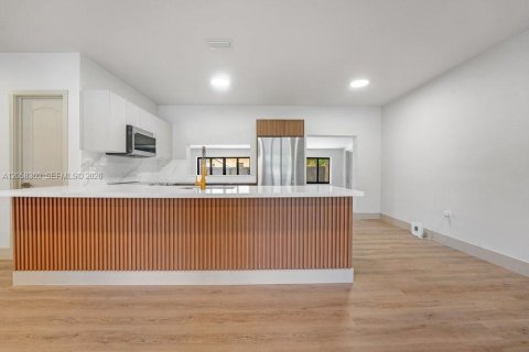 Villa ou maison à vendre à Miami, Floride: 3 chambres, 180.42 m2 № 2176480 - photo 8