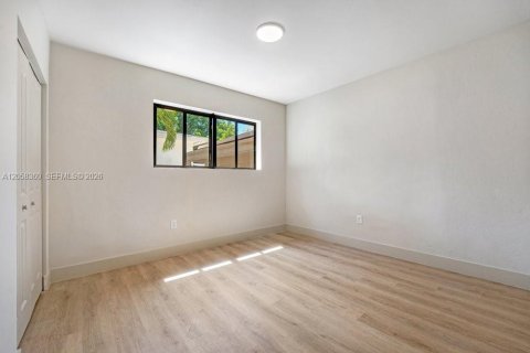 Villa ou maison à vendre à Miami, Floride: 3 chambres, 180.42 m2 № 2176480 - photo 16
