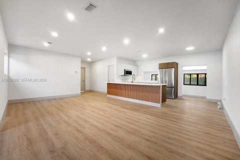 Villa ou maison à vendre à Miami, Floride: 3 chambres, 180.42 m2 № 2176480 - photo 4