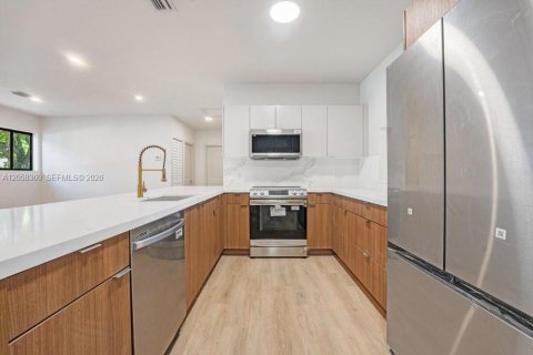 Villa ou maison à vendre à Miami, Floride: 3 chambres, 180.42 m2 № 2176480 - photo 10