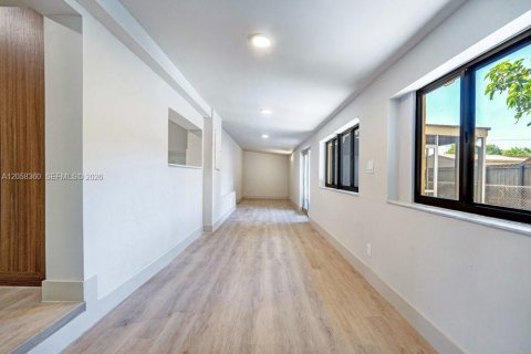 Villa ou maison à vendre à Miami, Floride: 3 chambres, 180.42 m2 № 2176480 - photo 21