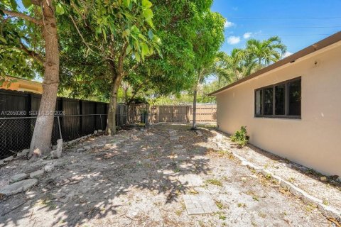 Villa ou maison à vendre à Miami, Floride: 3 chambres, 180.42 m2 № 2176480 - photo 24