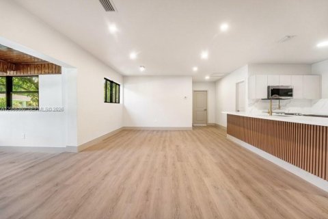 Villa ou maison à vendre à Miami, Floride: 3 chambres, 180.42 m2 № 2176480 - photo 5