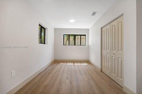 Villa ou maison à vendre à Miami, Floride: 3 chambres, 180.42 m2 № 2176480 - photo 18
