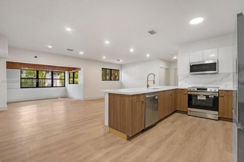 Villa ou maison à vendre à Miami, Floride: 3 chambres, 180.42 m2 № 2176480 - photo 12