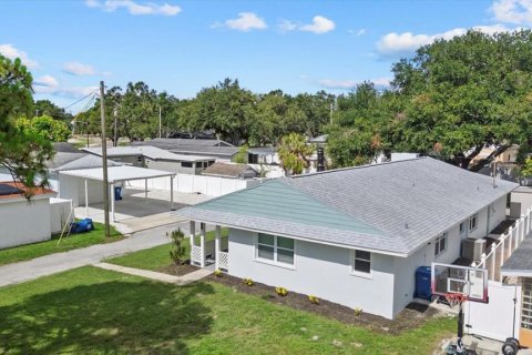 House in Saint Petersburg, Florida 3 bedrooms, 161 sq.m. № 1807955 - photo 29