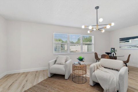 House in Saint Petersburg, Florida 3 bedrooms, 161 sq.m. № 1807955 - photo 12