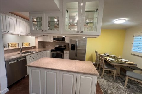 Снять в аренду кондоминиум в Сент-Питерсберг, Флорида 3 комнаты, 113.34м2, № 1871100 - фото 12