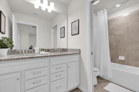Touwnhouse à vendre à Davenport, Floride: 5 chambres, 212.1 m2 № 1613652 - photo 14