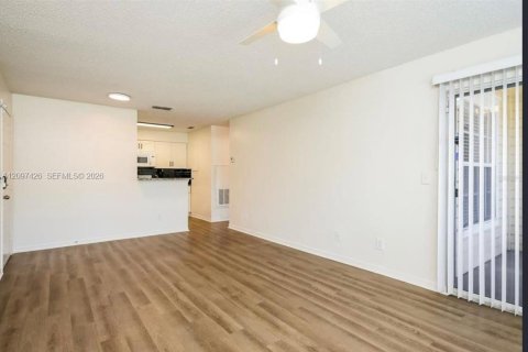 Condo in Orlando, Florida, 1 bedroom № 2392153 - photo 12