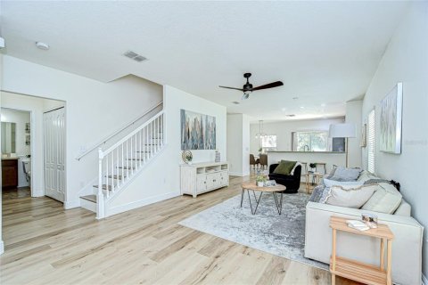 House in Spring Hill, Florida 5 bedrooms, 202.71 sq.m. № 1919451 - photo 5