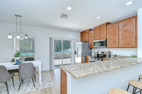 House in Spring Hill, Florida 5 bedrooms, 202.71 sq.m. № 1919451 - photo 11