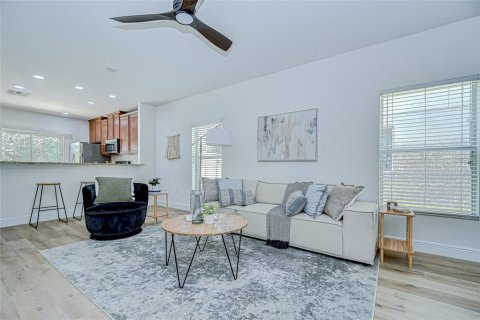 House in Spring Hill, Florida 5 bedrooms, 202.71 sq.m. № 1919451 - photo 6