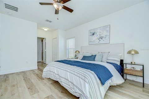 House in Spring Hill, Florida 5 bedrooms, 202.71 sq.m. № 1919451 - photo 21