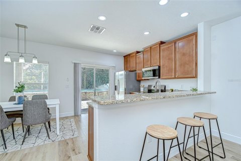 House in Spring Hill, Florida 5 bedrooms, 202.71 sq.m. № 1919451 - photo 12