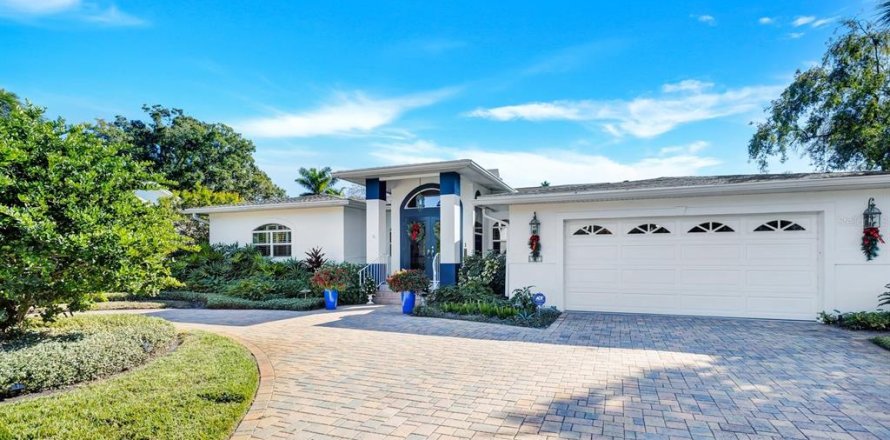 Villa ou maison à Saint Petersburg, Floride 3 chambres, 241.36 m2 № 1535008