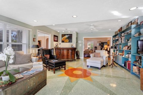 Villa ou maison à vendre à Saint Petersburg, Floride: 3 chambres, 241.36 m2 № 1535008 - photo 10