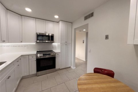 Condominio en alquiler en Weston, Florida, 2 dormitorios, 113.34 m2 № 1969921 - foto 10