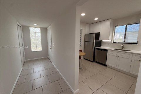 Condominio en alquiler en Weston, Florida, 2 dormitorios, 113.34 m2 № 1969921 - foto 3