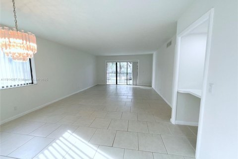 Condominio en alquiler en Weston, Florida, 2 dormitorios, 113.34 m2 № 1969921 - foto 12