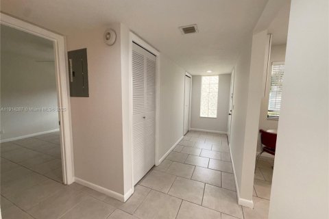 Condominio en alquiler en Weston, Florida, 2 dormitorios, 113.34 m2 № 1969921 - foto 11