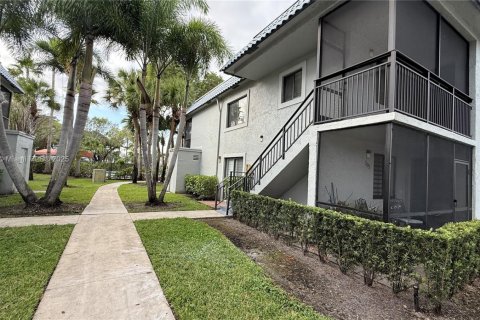 Condominio en alquiler en Weston, Florida, 2 dormitorios, 113.34 m2 № 1969921 - foto 2