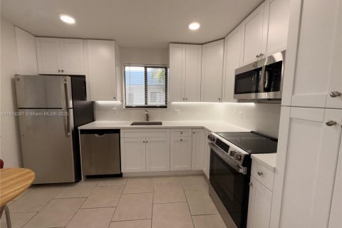 Condominio en alquiler en Weston, Florida, 2 dormitorios, 113.34 m2 № 1969921 - foto 4