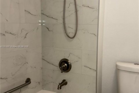 Condominio en alquiler en Weston, Florida, 2 dormitorios, 113.34 m2 № 1969921 - foto 23