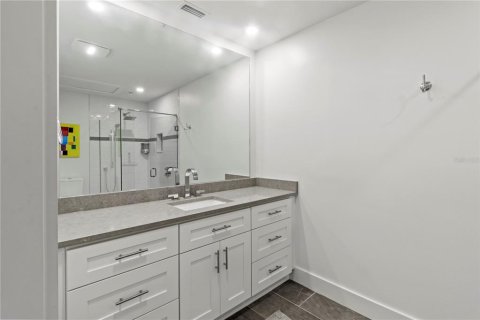 House in Longboat Key, Florida 3 bedrooms, 231.05 sq.m. № 1854084 - photo 12
