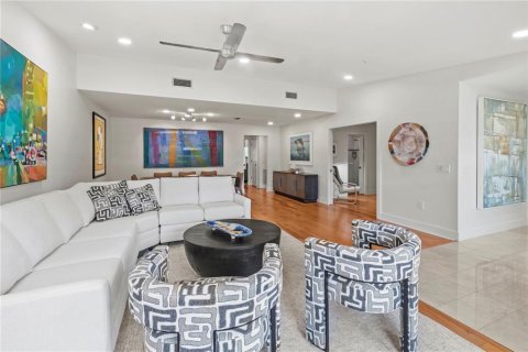 House in Longboat Key, Florida 3 bedrooms, 231.05 sq.m. № 1854084 - photo 7