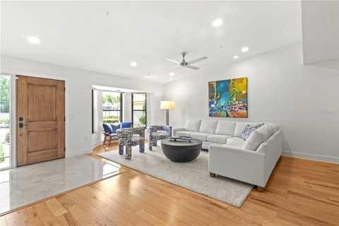 House in Longboat Key, Florida 3 bedrooms, 231.05 sq.m. № 1854084 - photo 6
