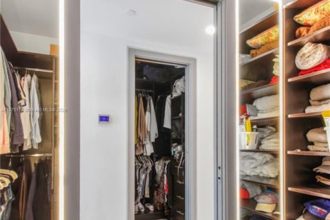 Condo in Aventura, Florida, 3 bedrooms  № 1926393 - photo 15