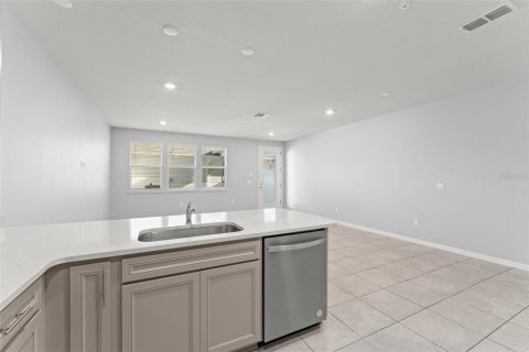 Townhouse in ISLES OF LAKE NONA in Orlando, Florida 4 bedrooms, 168.06 sq.m. № 2391553 - photo 13
