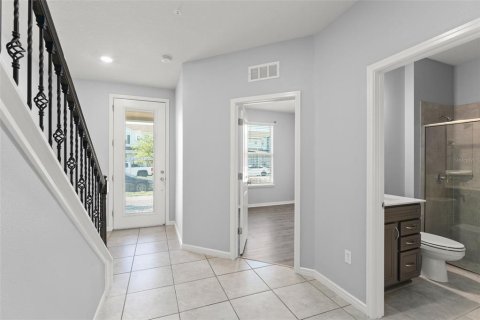 Townhouse in ISLES OF LAKE NONA in Orlando, Florida 4 bedrooms, 168.06 sq.m. № 2391553 - photo 4